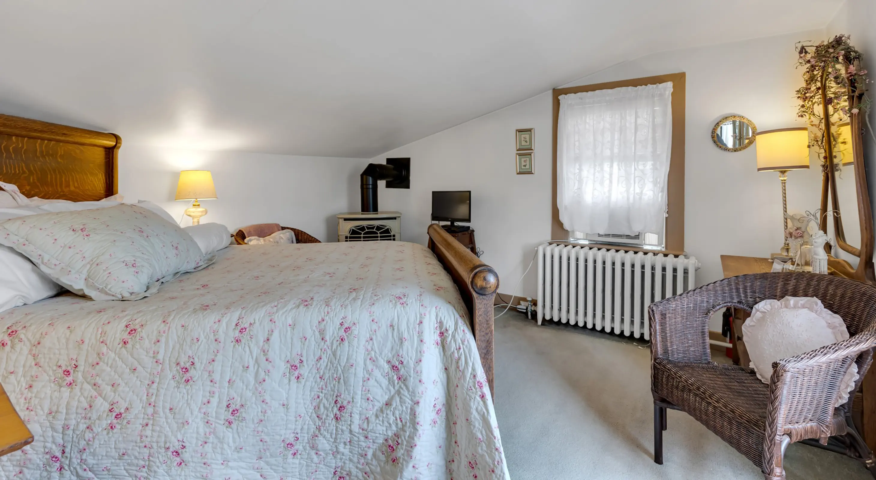 Cottage Room bed at our Lancaster County Inn